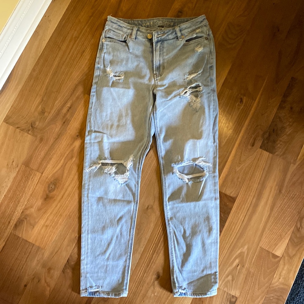 American Eagle Highest Rise Mom Jean Size 4 Light Blue with Rips